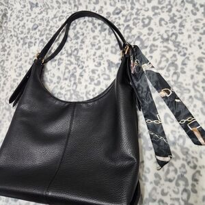 tote bags Size 15x10x5 Black Shoulder bag.   New